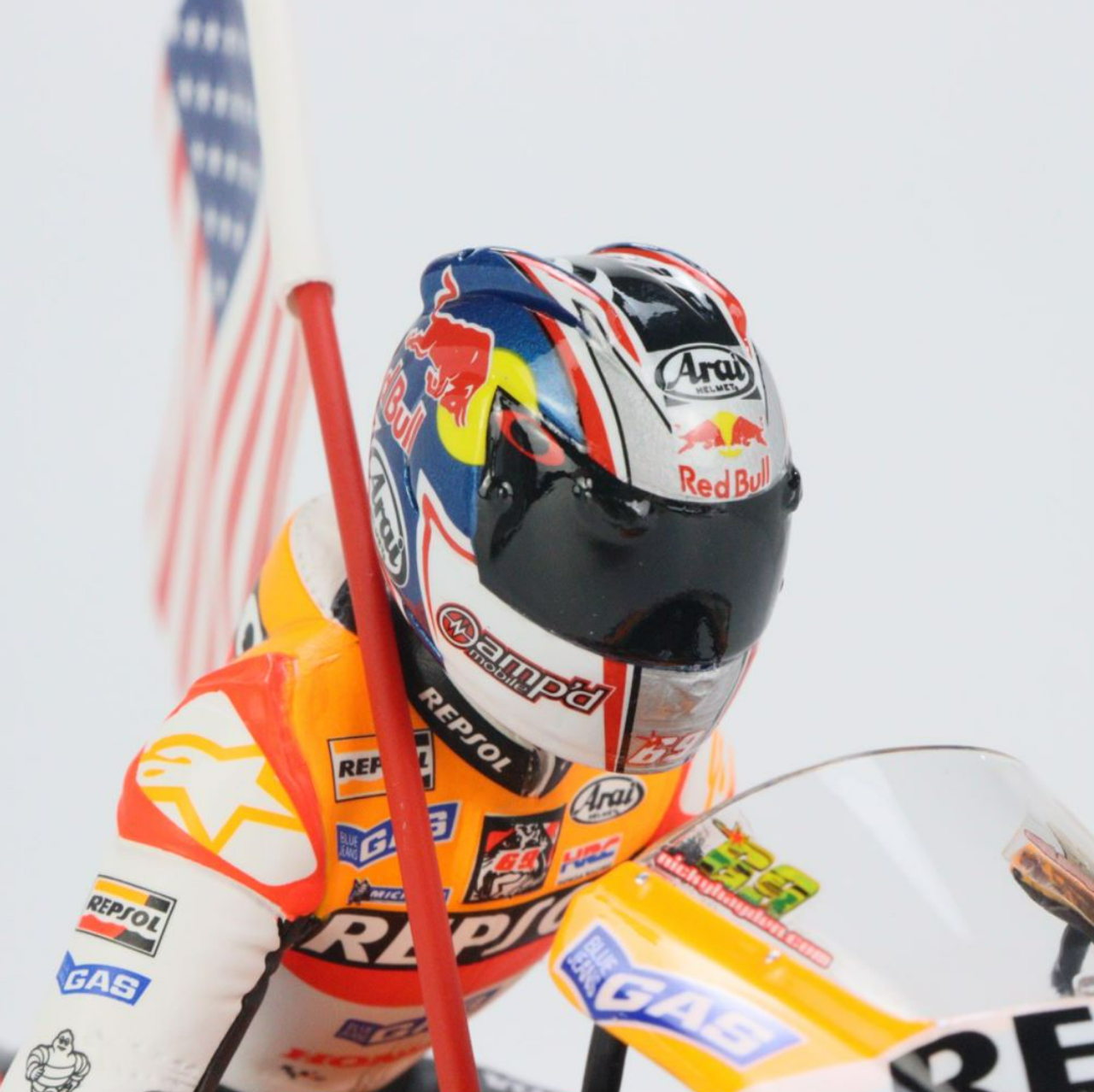 escala 1/12 HONDA RC211V NICKY HAYDEN CON FIGURA Y BANDERA CAMPEÓN DEL MUNDO MOTOGP 2006 Minichamps - Imagen 8